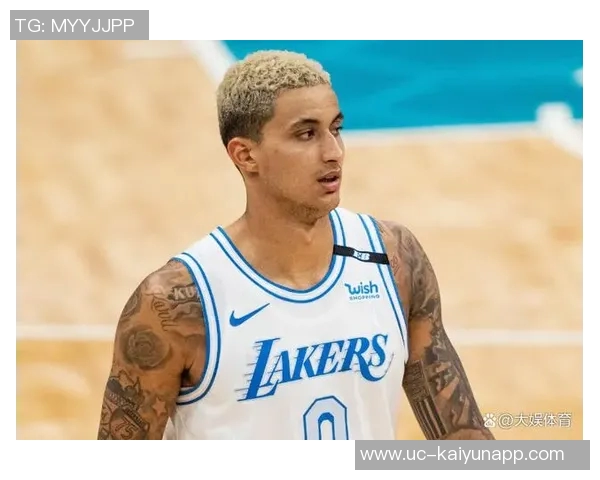 库兹马半场表现出色7投4中贡献11分2篮板2助攻展现强大实力